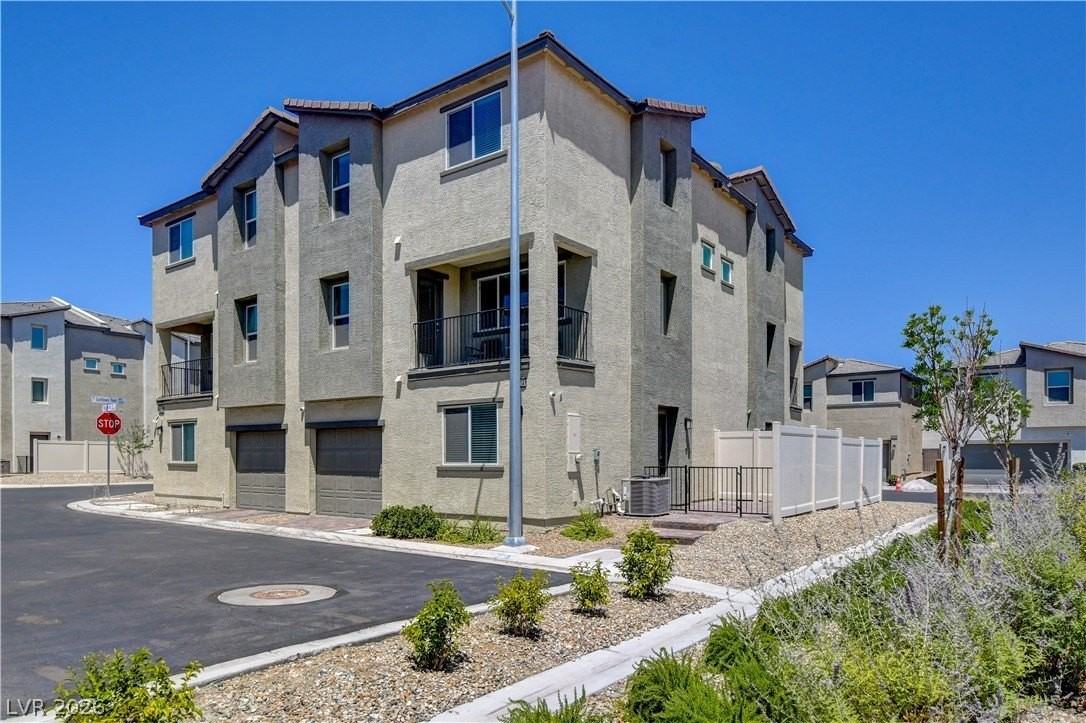 6924 Spicy Merlot St - Photo 2 of 50