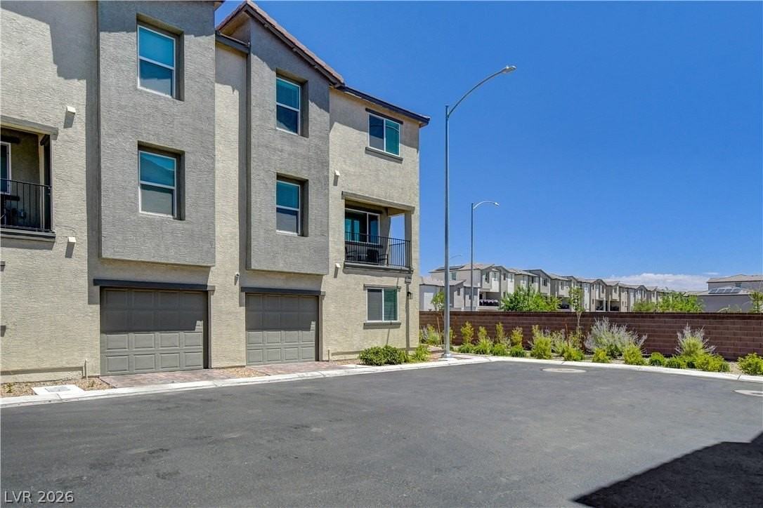 6924 Spicy Merlot St - Photo 3 of 50