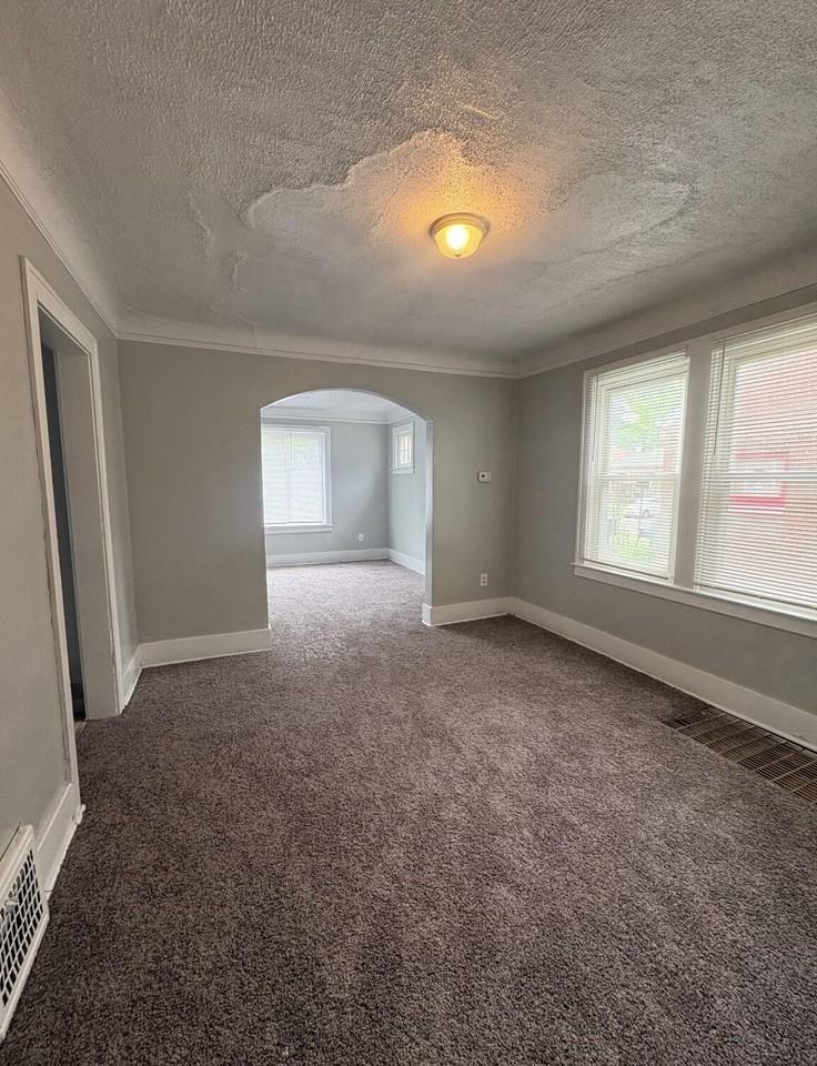 9342 Northlawn St - Photo 4 of 10