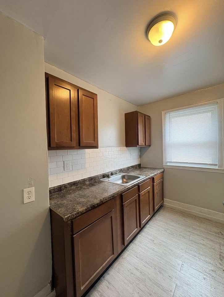 9342 Northlawn St - Photo 6 of 10