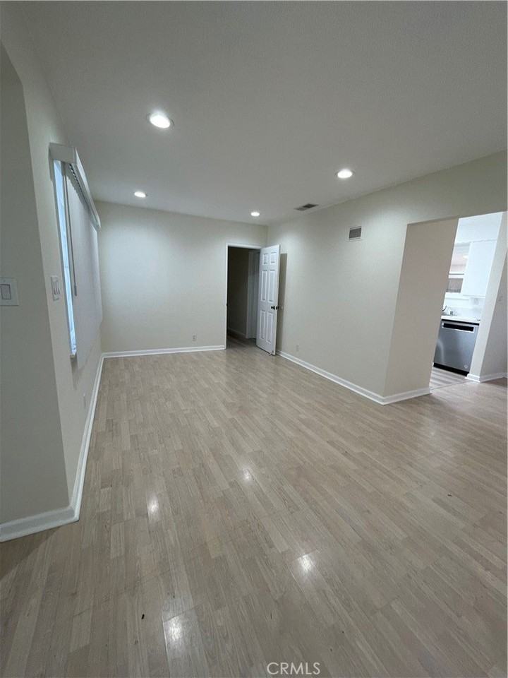 14261 Cedarwood St - Photo 4 of 15