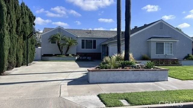 2253 E Belmont Pl - Photo 2 of 15
