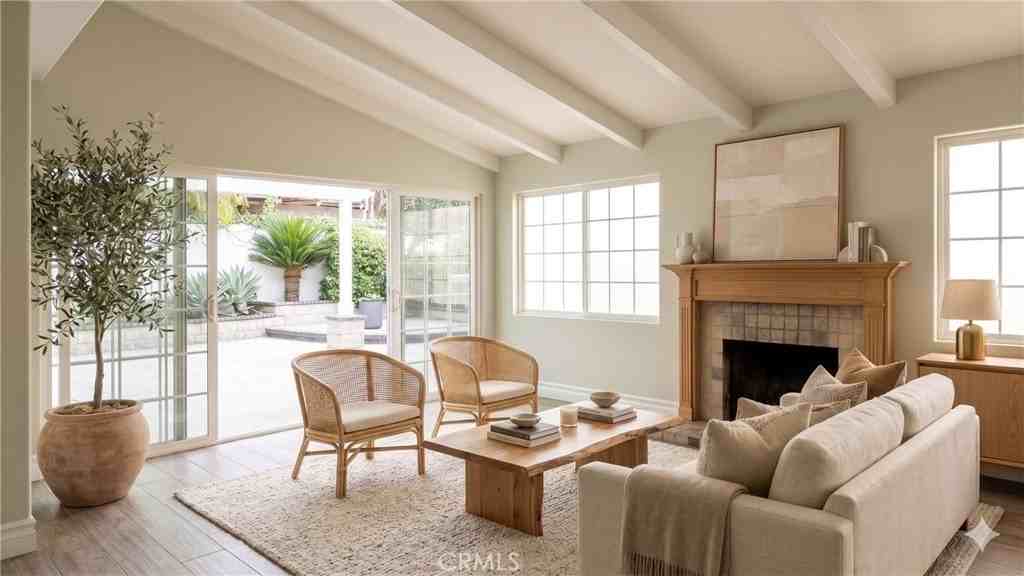 2253 E Belmont Pl - Photo 3 of 15