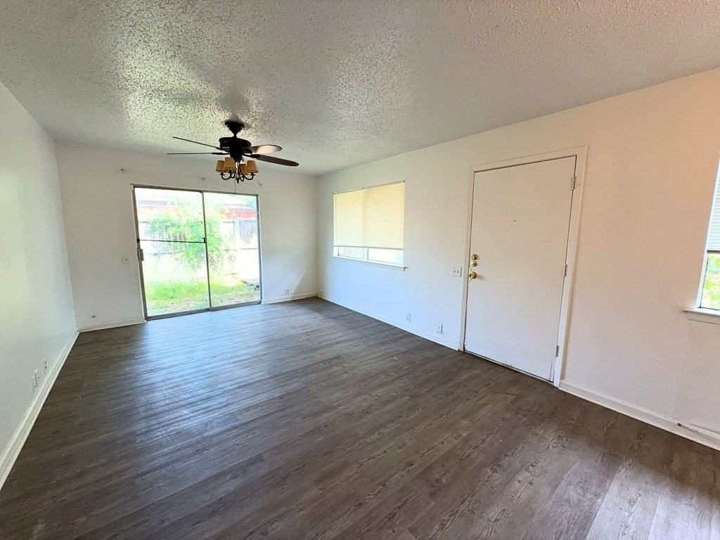 2613 Amherst Ct - Photo 2 of 8