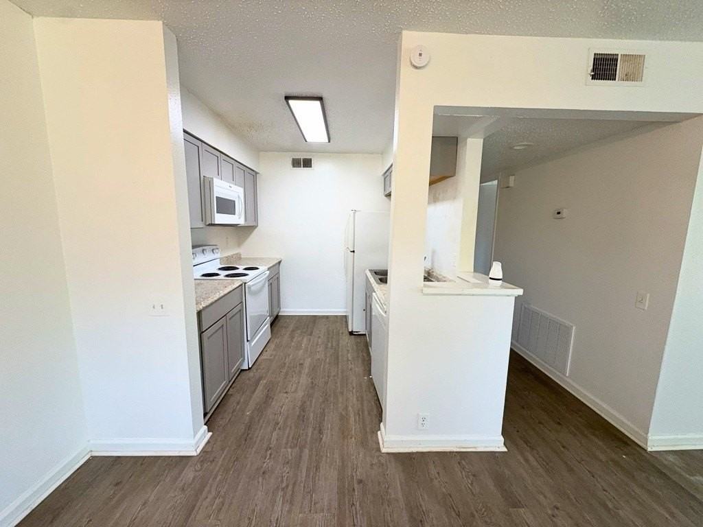 2613 Amherst Ct - Photo 4 of 8