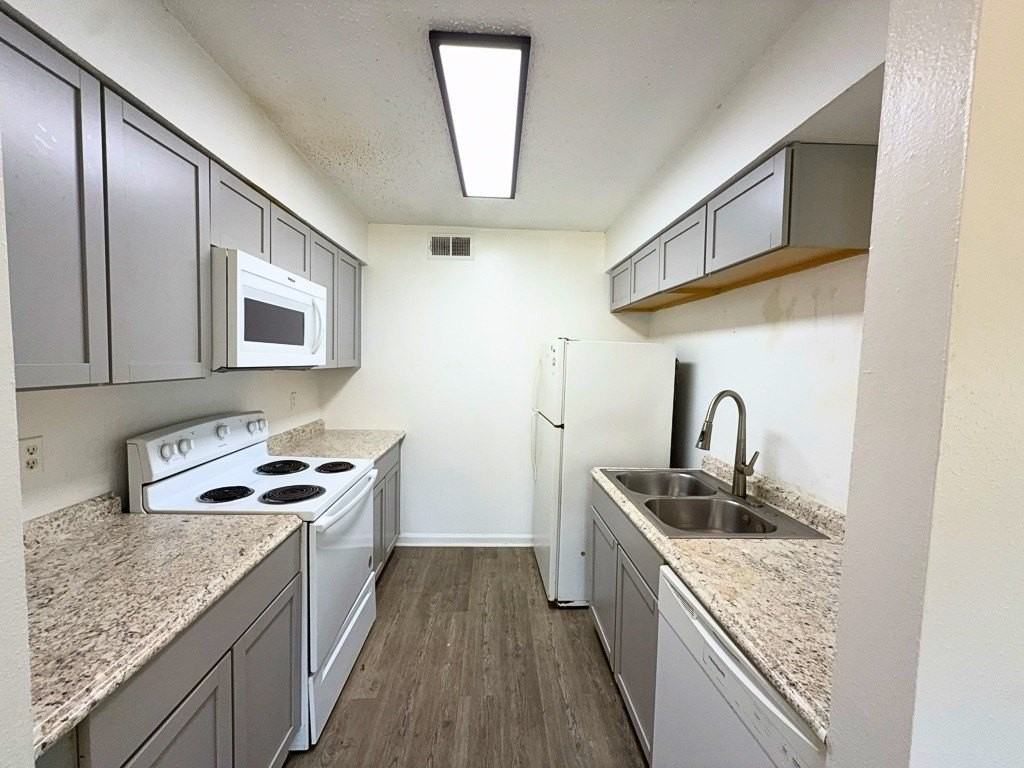 2613 Amherst Ct - Photo 5 of 8