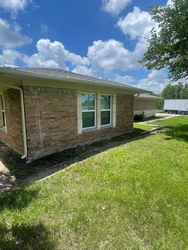 9517 Merritt Rd - Photo 3 of 38