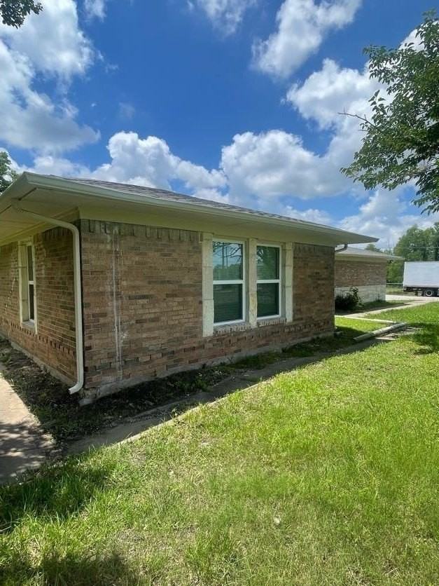 9517 Merritt Rd - Photo 4 of 38