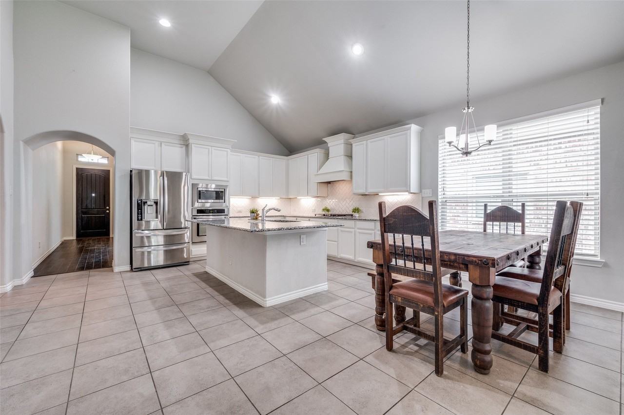 925 Lake Cypress Ln - Photo 4 of 27