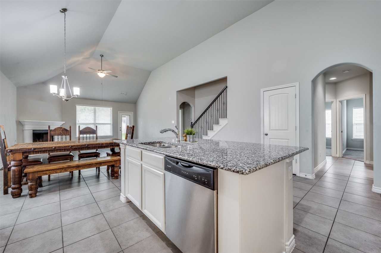 925 Lake Cypress Ln - Photo 5 of 27