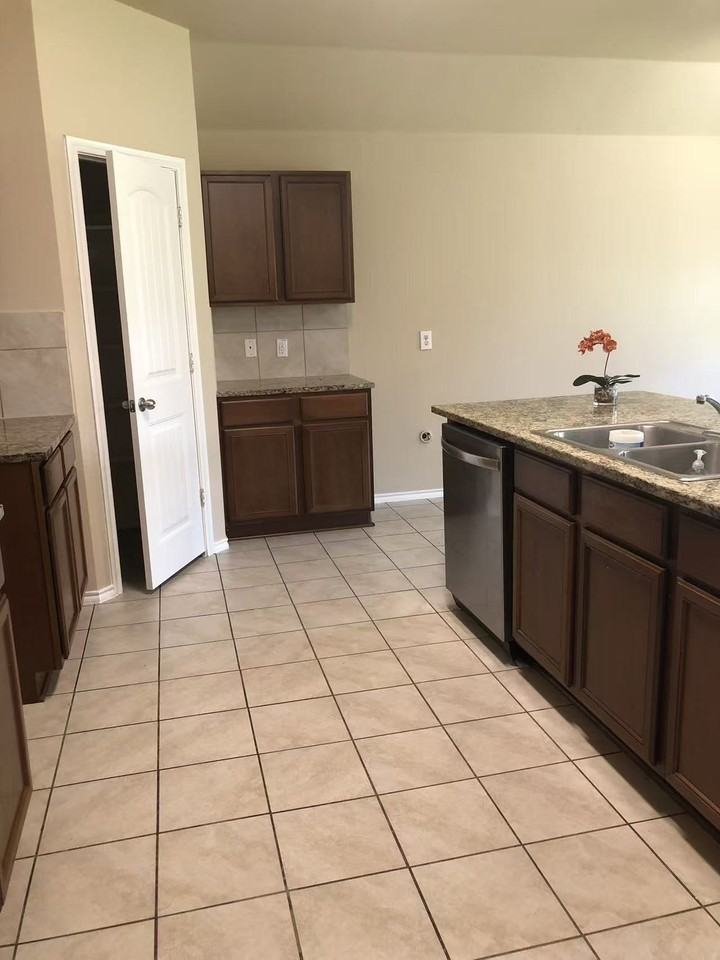 2760 Tanner St - Photo 2 of 18