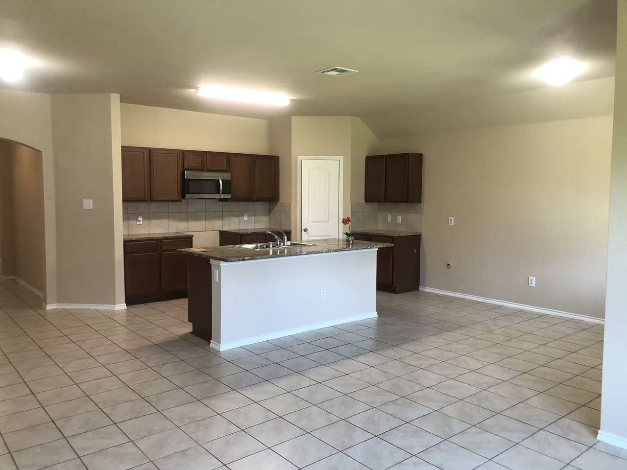 2760 Tanner St - Photo 3 of 18