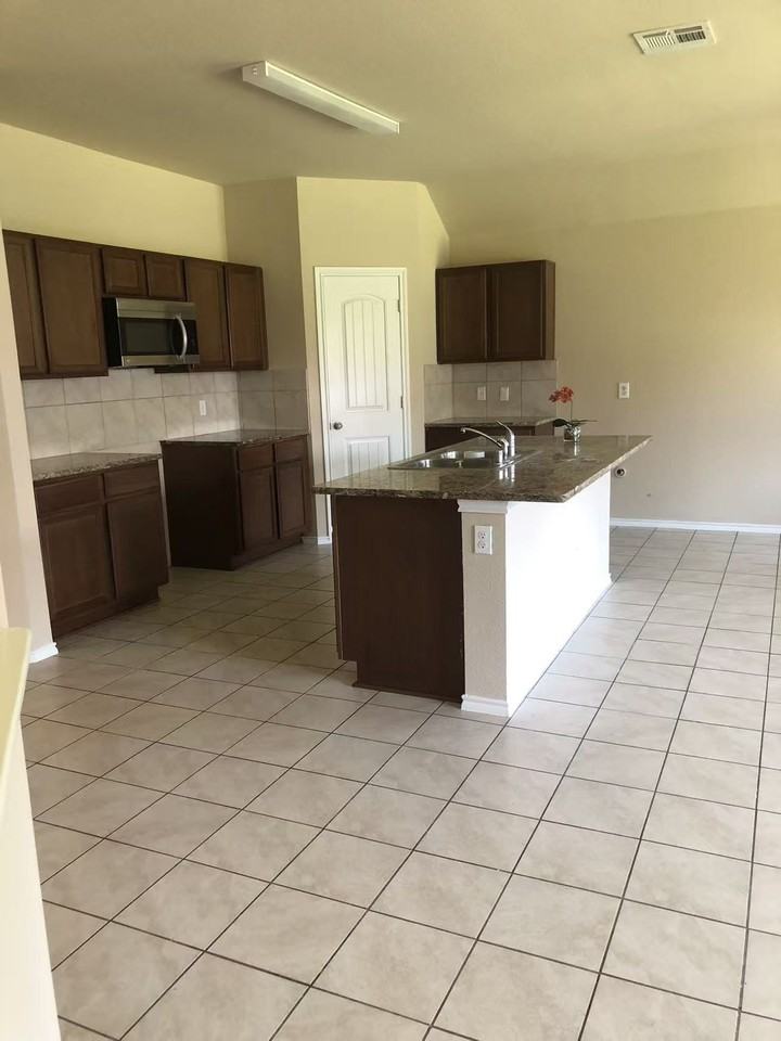 2760 Tanner St - Photo 5 of 18