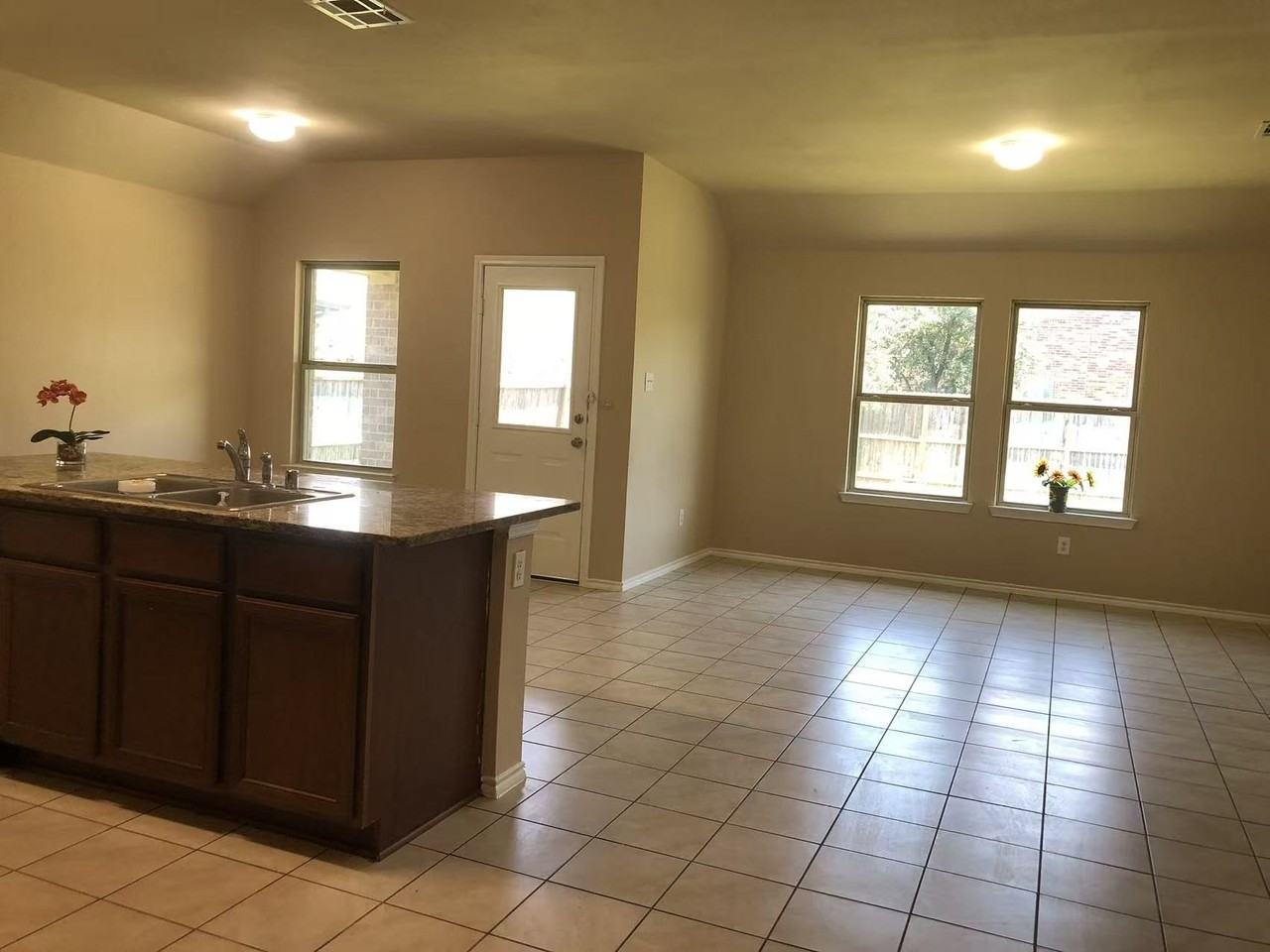 2760 Tanner St - Photo 6 of 18