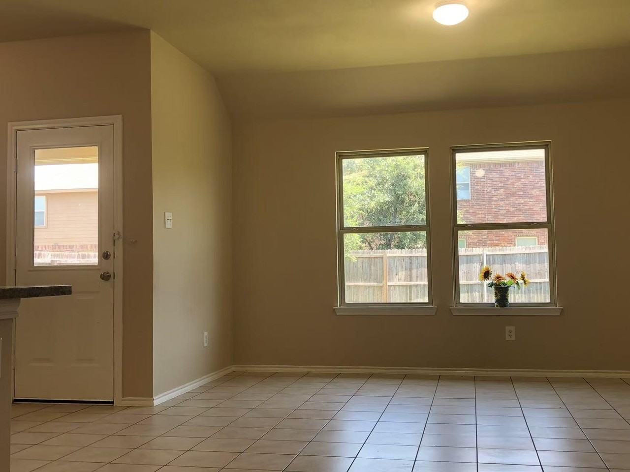 2760 Tanner St - Photo 7 of 18