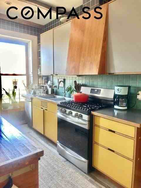 382 9th St #2 - Photo 2 of 10