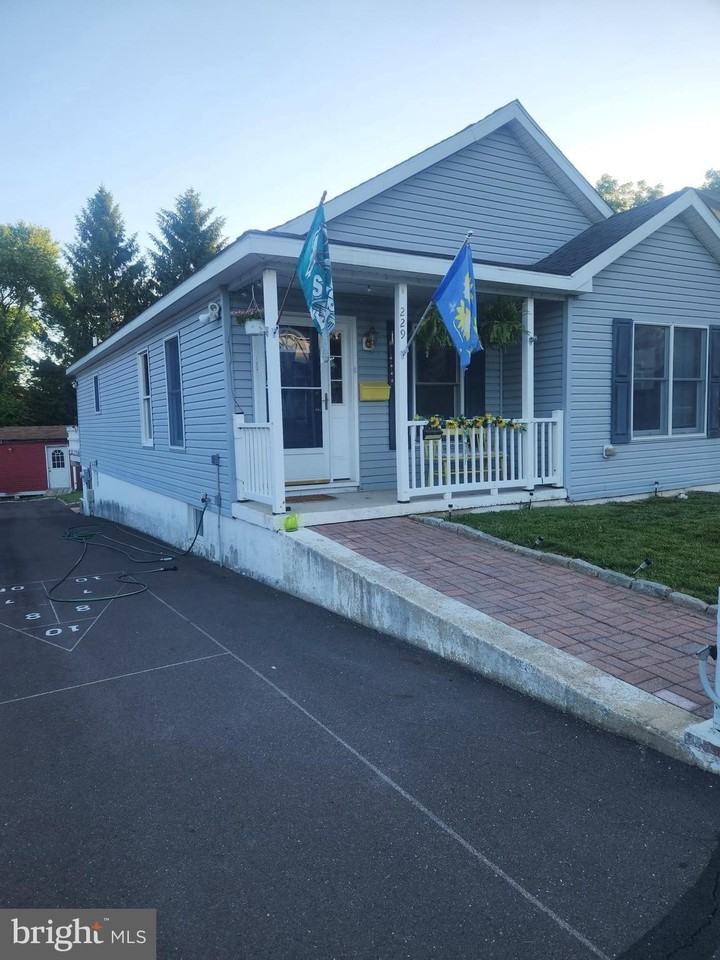 229 Central Ave - Photo 2 of 25