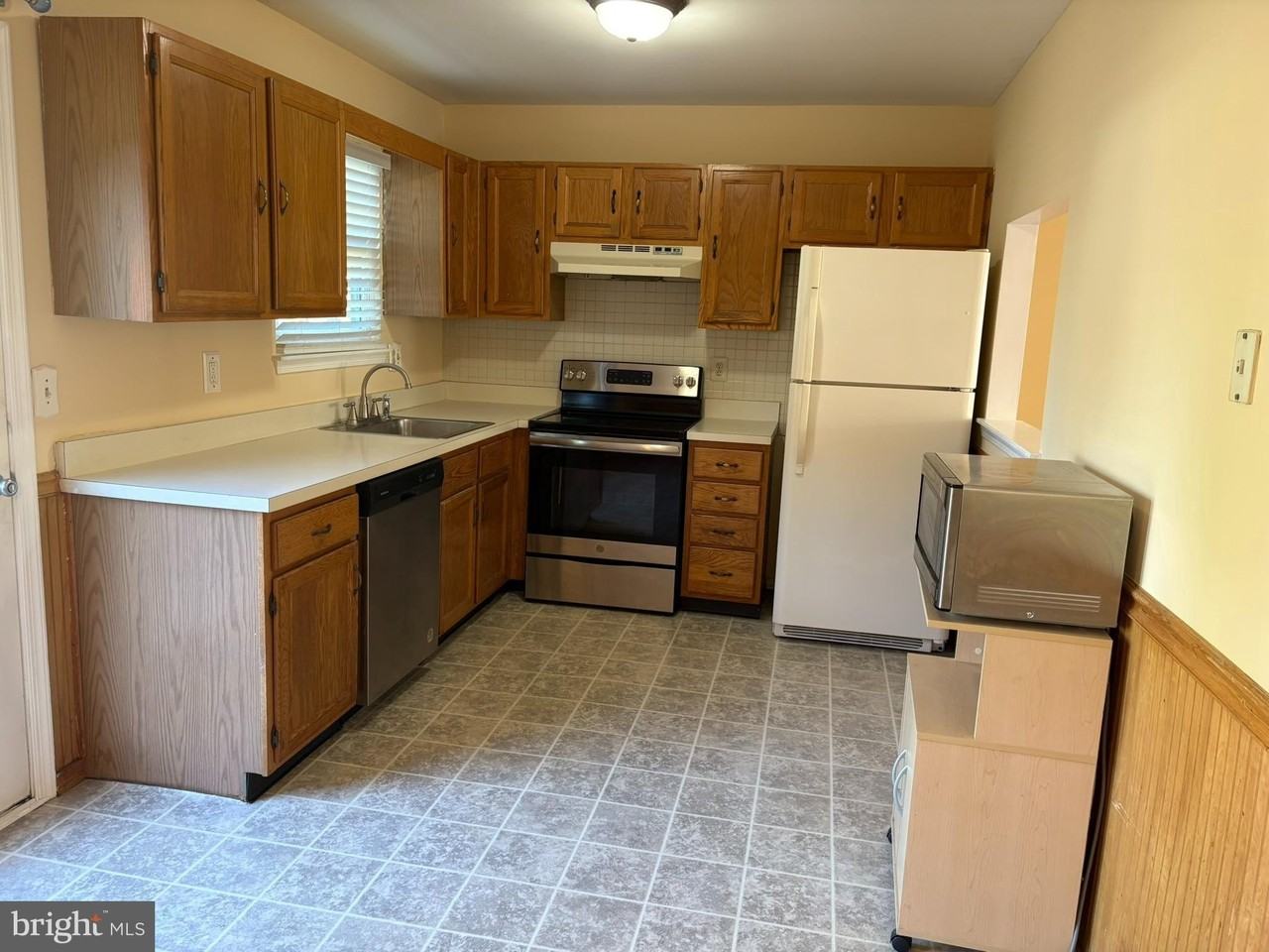 272 Lexington Rd - Photo 2 of 28