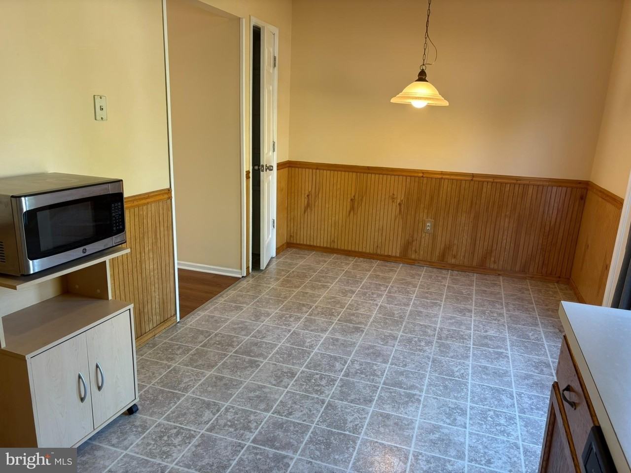 272 Lexington Rd - Photo 4 of 28