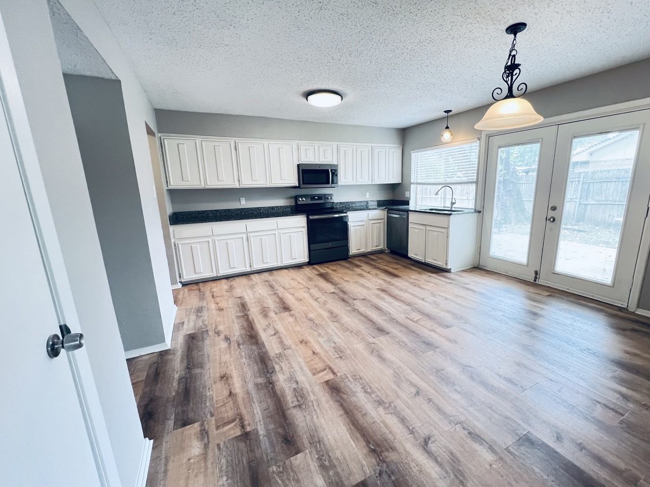 2102 Richwood Dr #1 - Photo 3 of 37