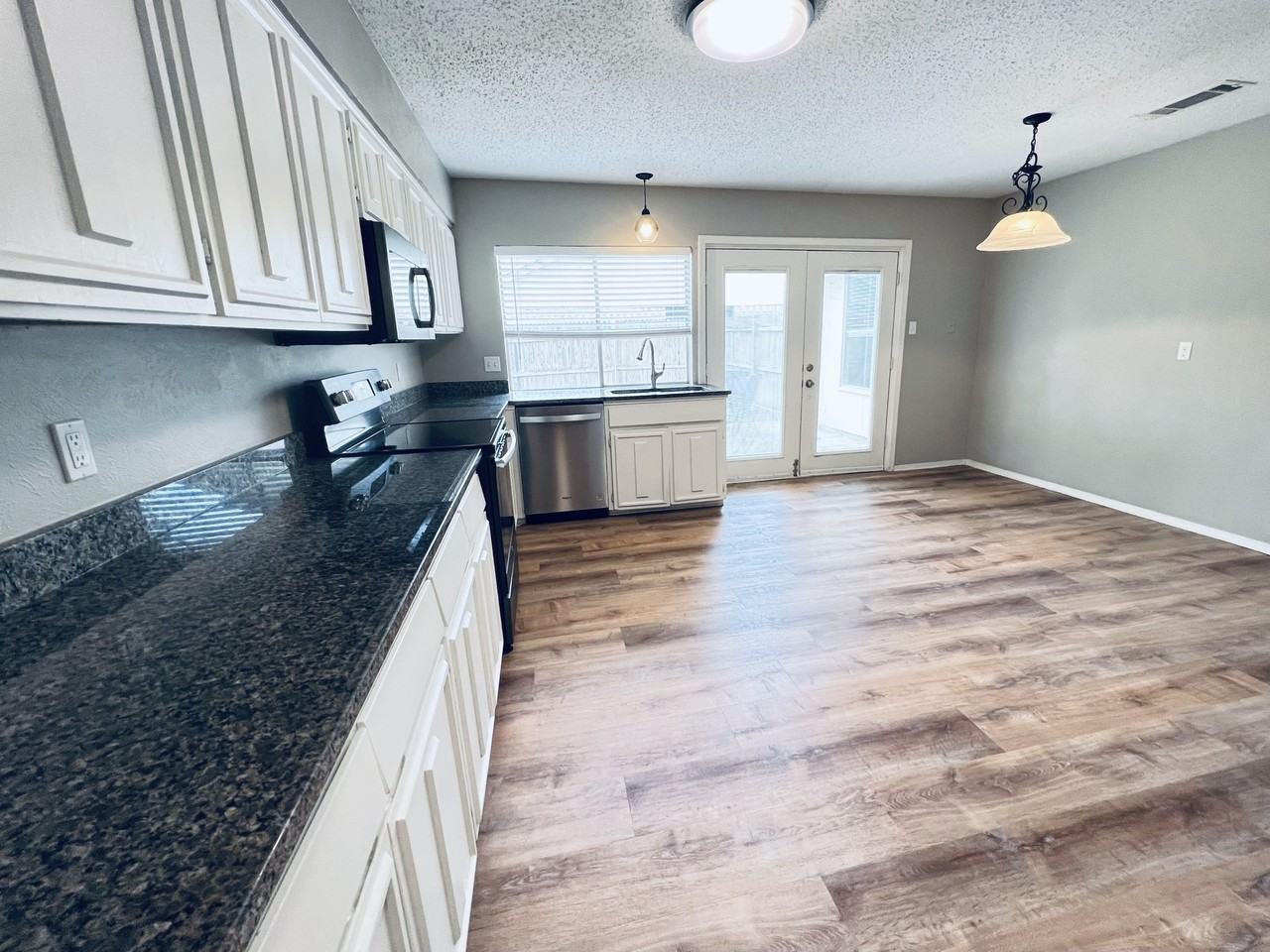 2102 Richwood Dr #1 - Photo 5 of 37