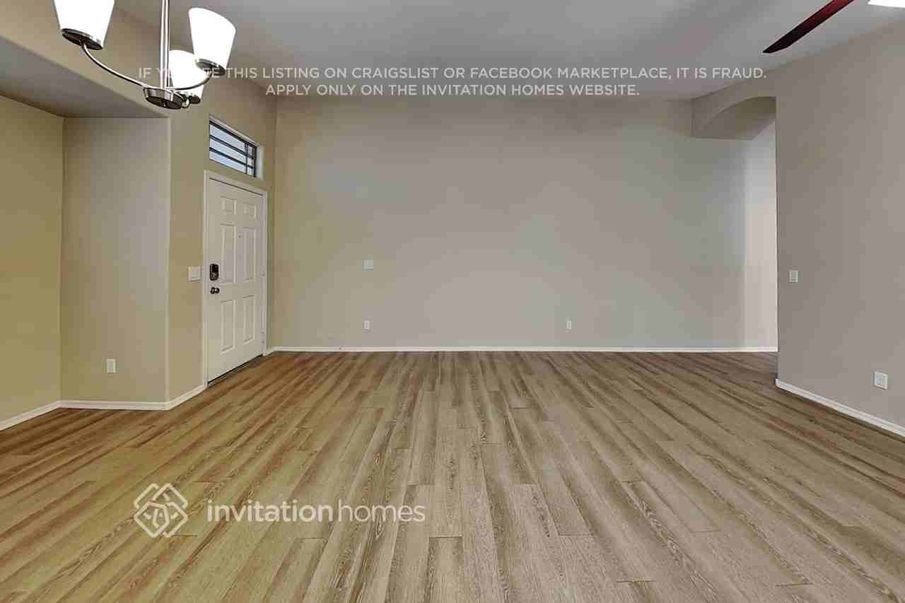 13383 W Watson Ln - Photo 3 of 20