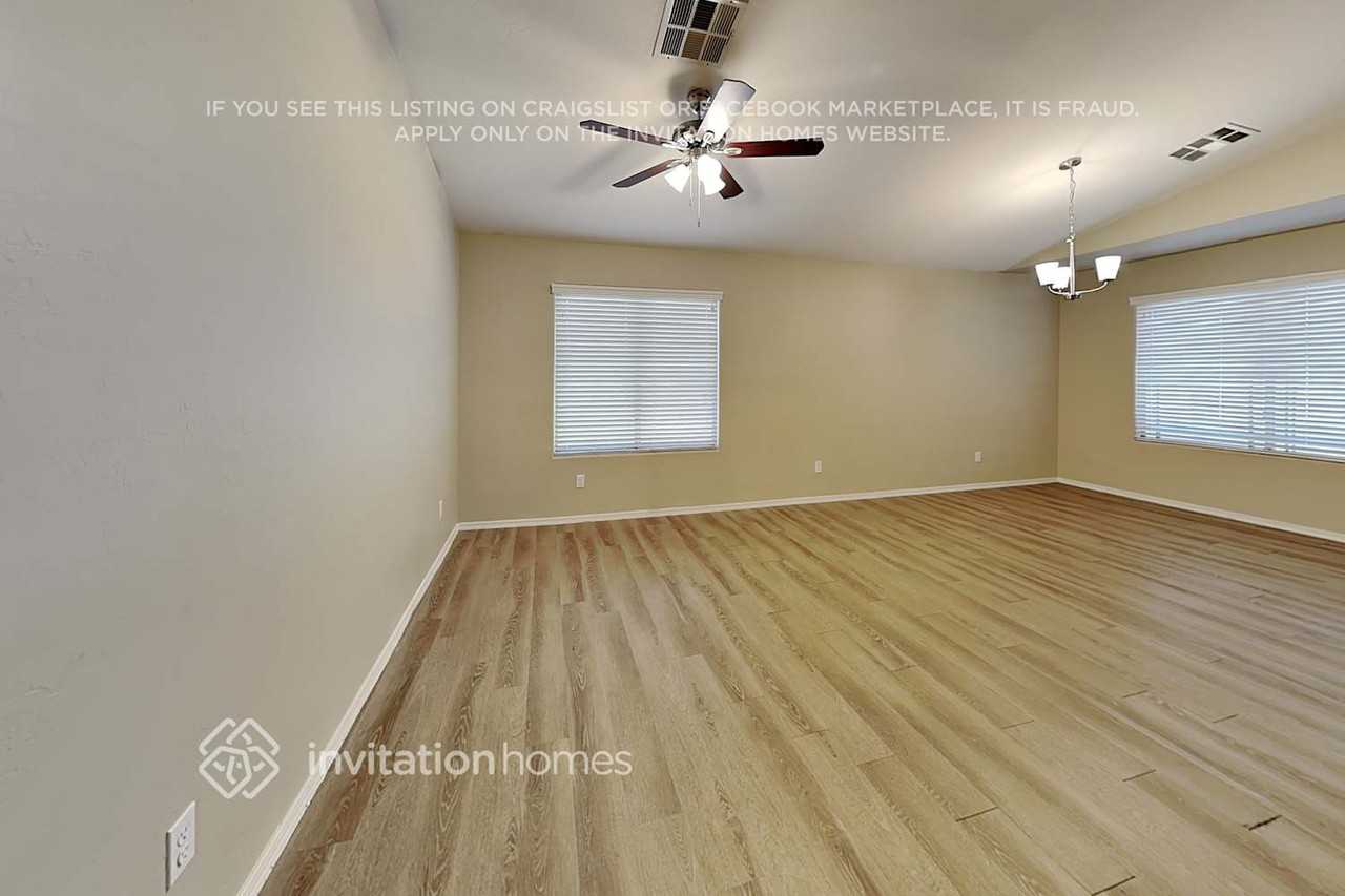 13383 W Watson Ln - Photo 4 of 20