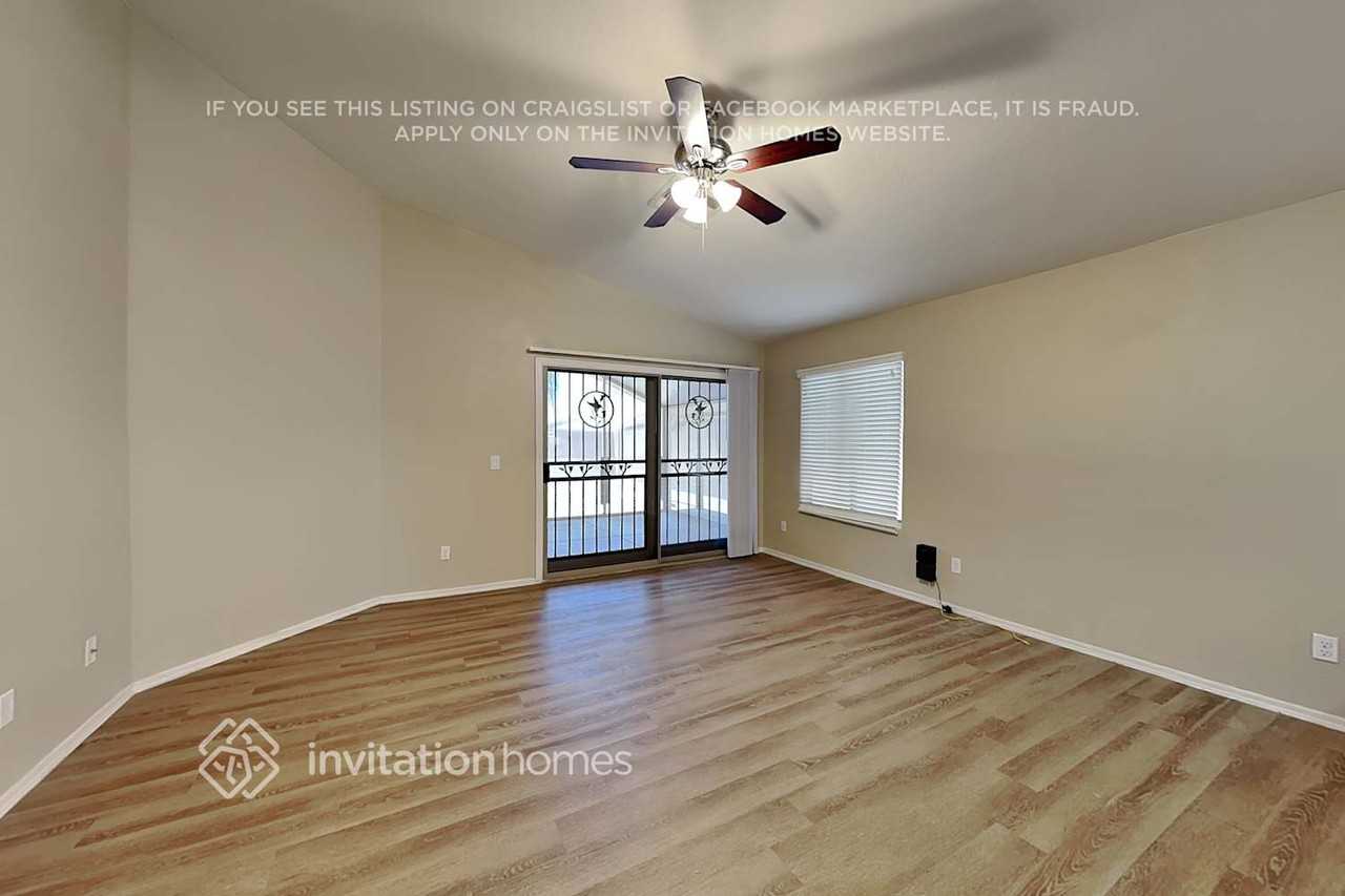 13383 W Watson Ln - Photo 5 of 20