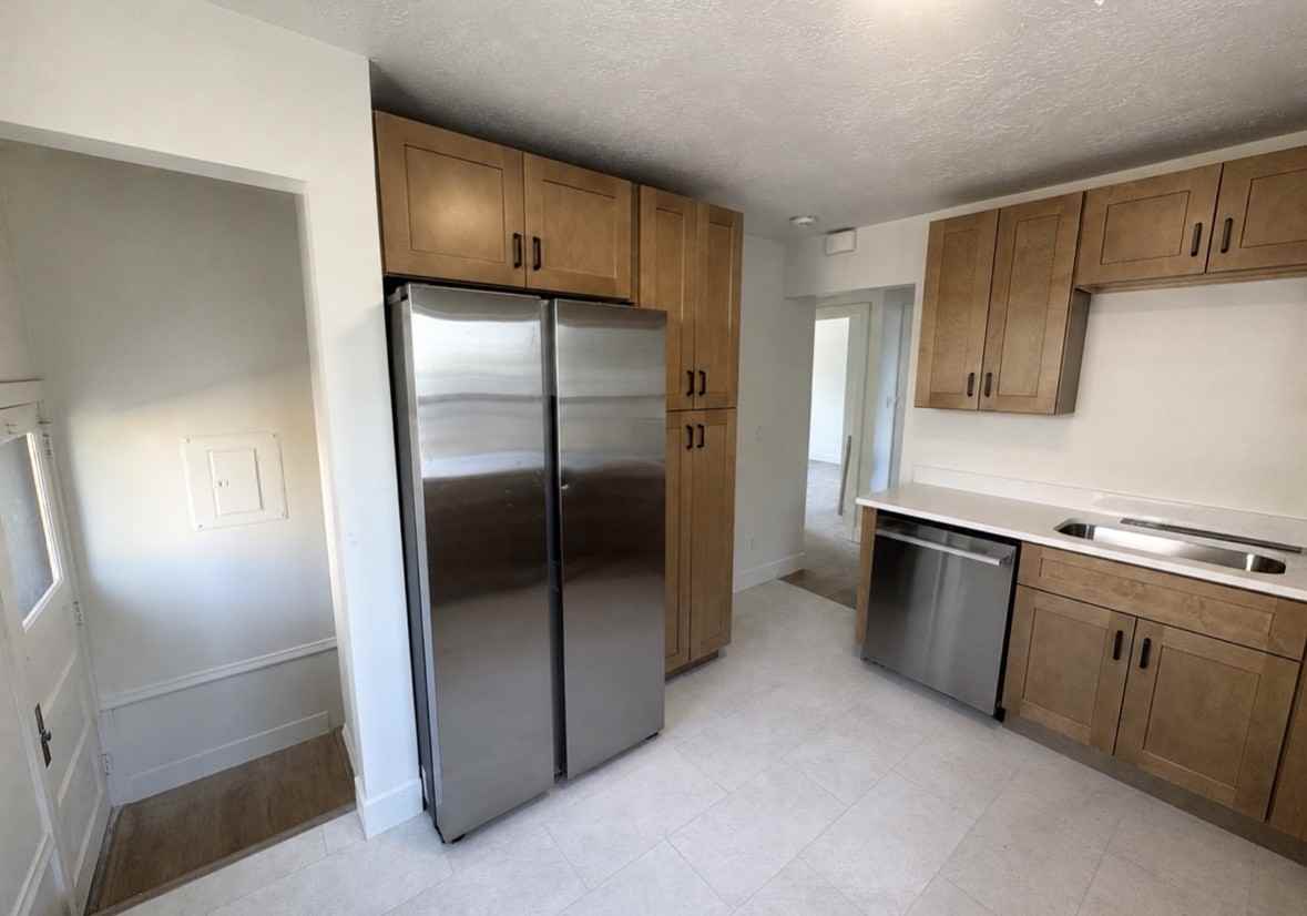 1823 E Stratford Ave #EAST - Photo 2 of 32