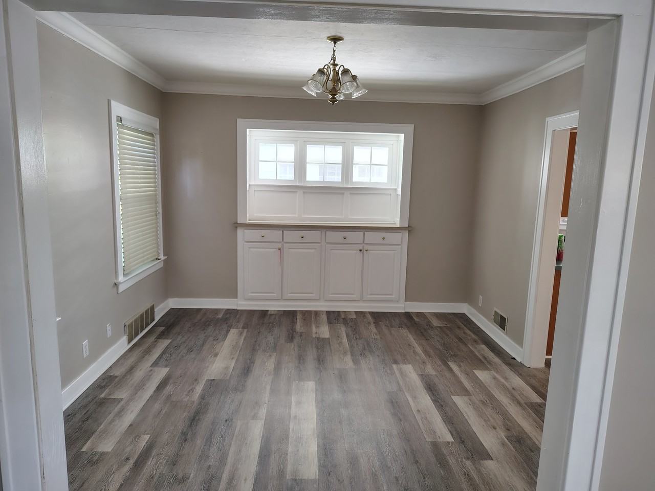 4342 Willys Pkwy - Photo 6 of 50