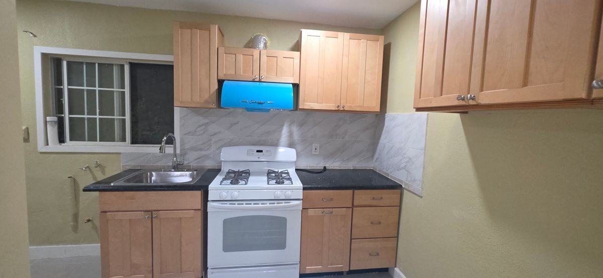 705 N Gunther St - Photo 2 of 8