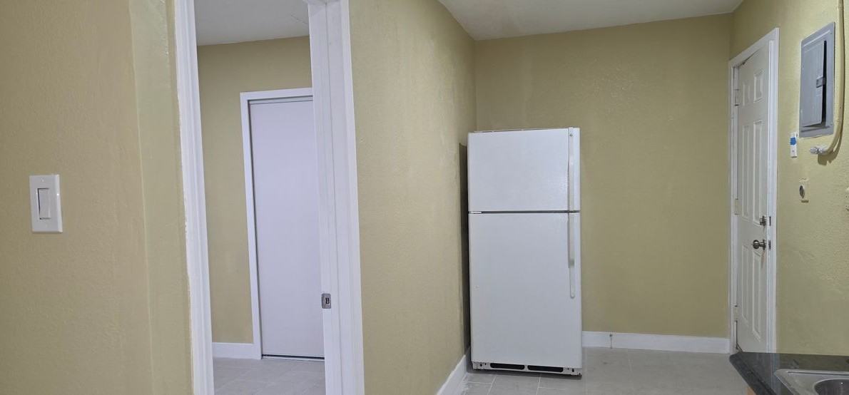 705 N Gunther St - Photo 3 of 8