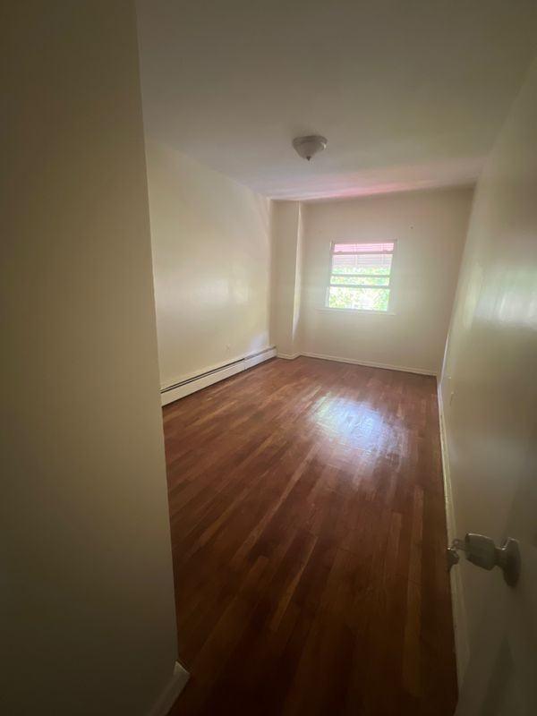 936 E 226th St ##3 - Photo 2 of 5