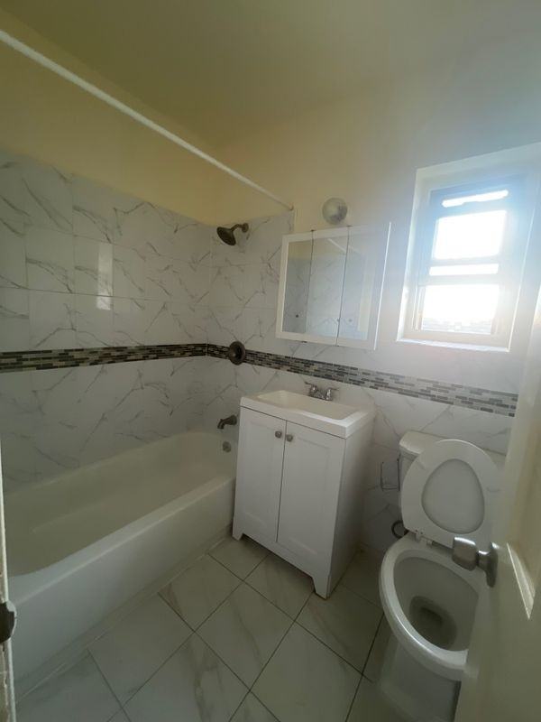 936 E 226th St ##3 - Photo 4 of 5