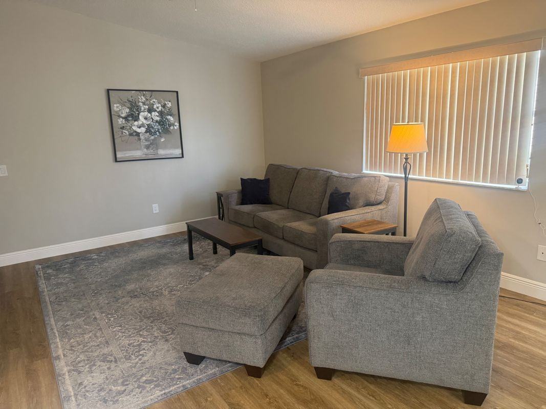 484 Hildalgo Dr - Photo 3 of 3