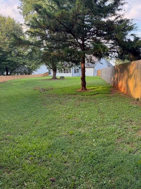 920 Charles Hall Dr - Photo 3 of 35