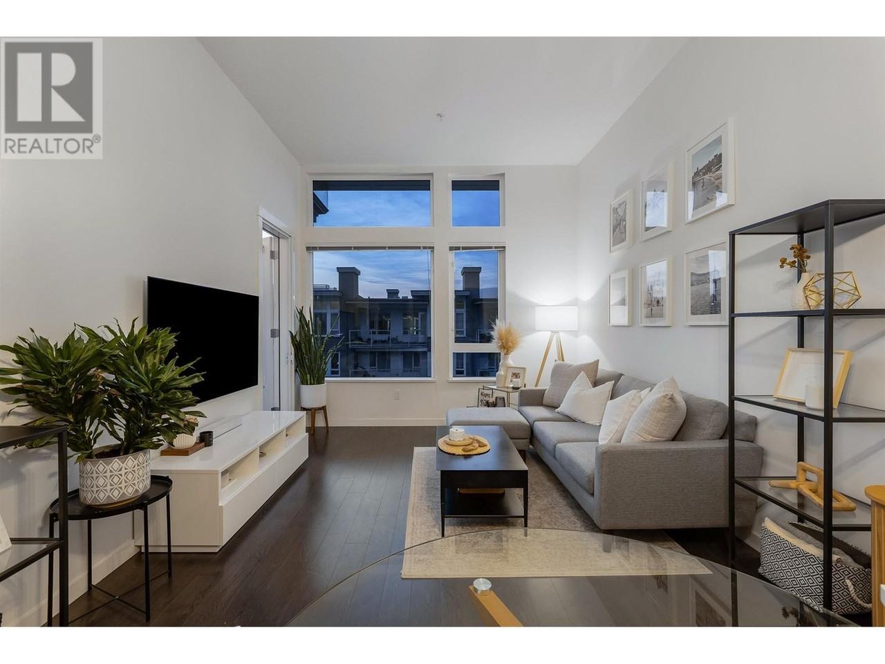 255 West 1st Street #527 - Photo 3 of 15