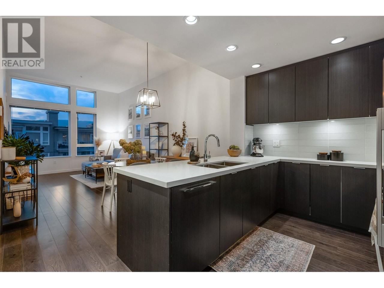 255 West 1st Street #527 - Photo 4 of 15