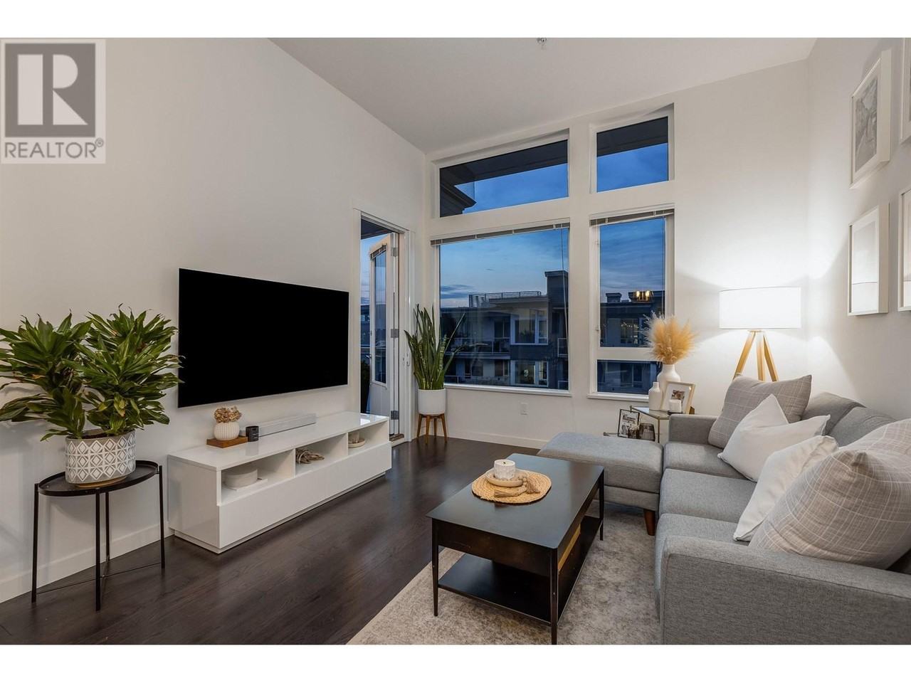 255 West 1st Street #527 - Photo 6 of 15