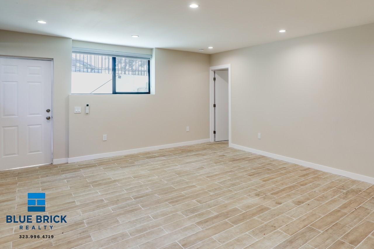 1035 N Hayworth Ave #100 - Photo 5 of 21