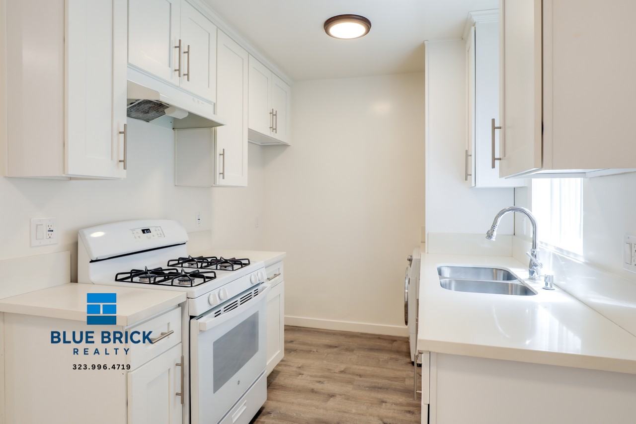 212 W Elk Ave #2 - Photo 2 of 14