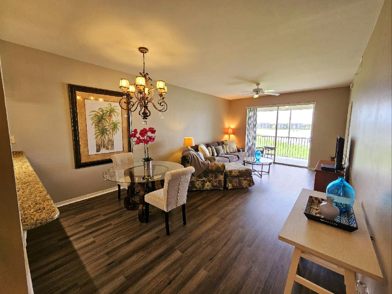 8056 Queen Palm Ln - Photo 3 of 20