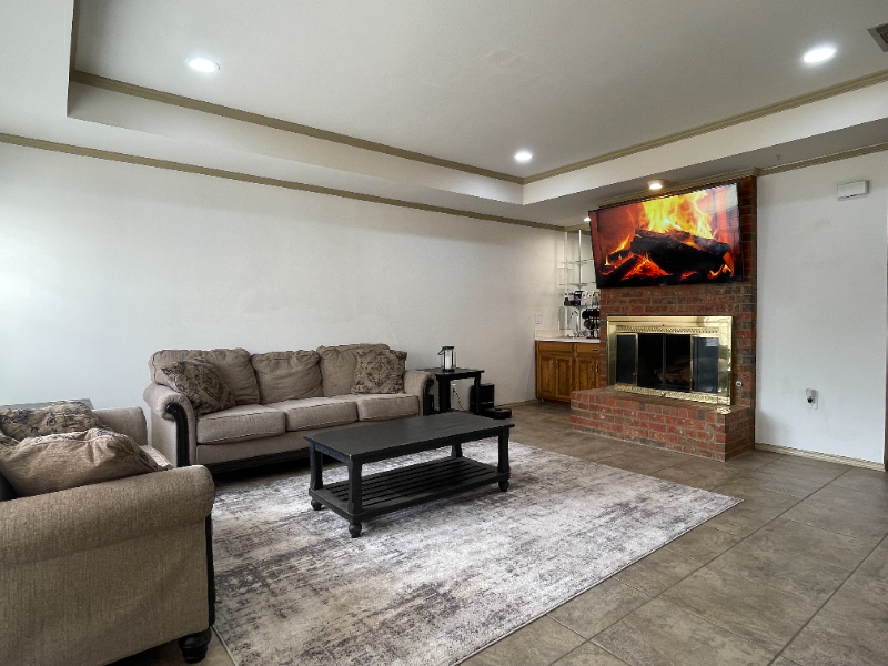 1715 Castleford Rd - Photo 3 of 21