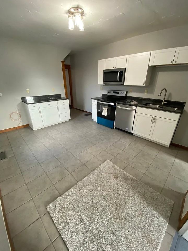328 1/2 3rd St - Photo 5 of 13