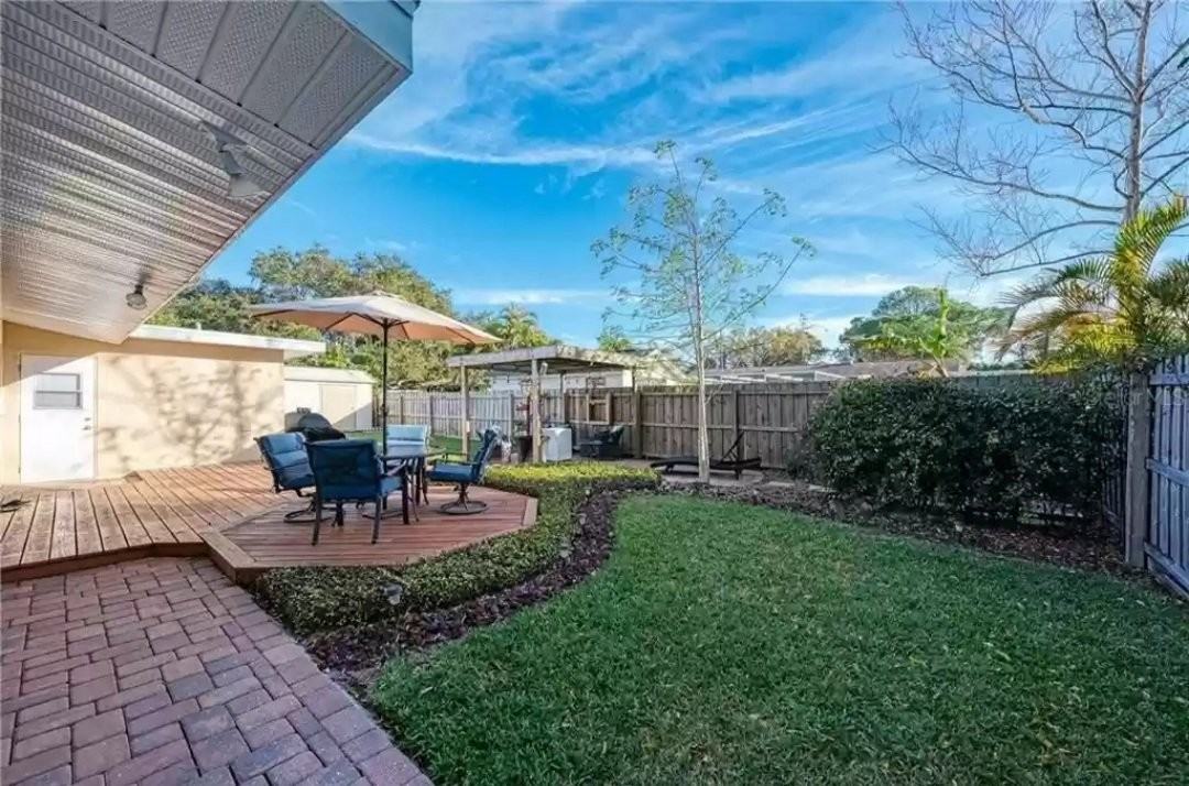 210 Lake Shore Dr - Photo 4 of 10