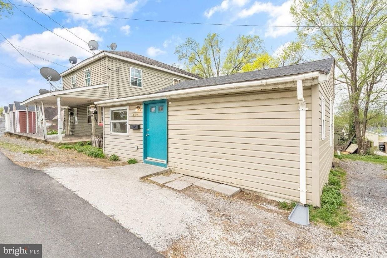 439 West Ln - Photo 2 of 18