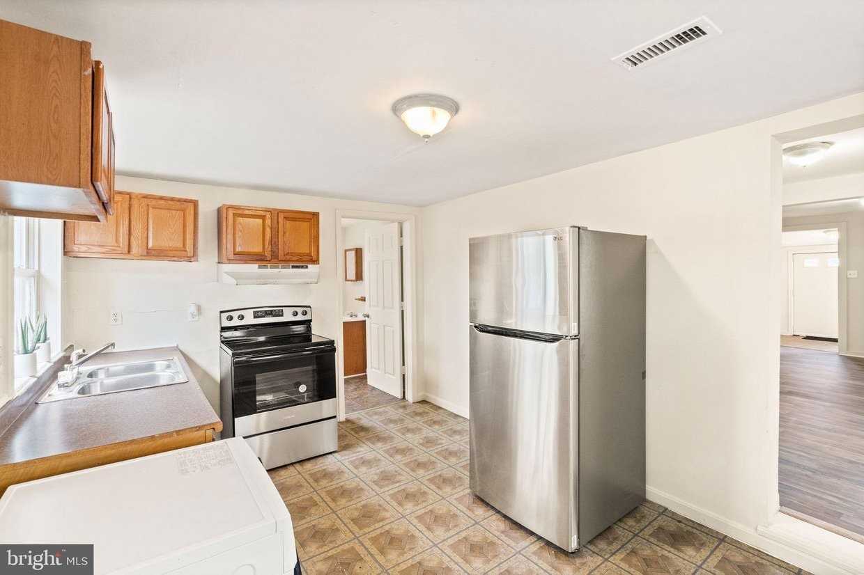439 West Ln - Photo 6 of 18