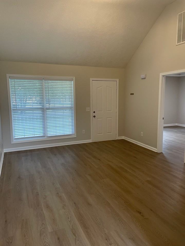 2733 Calais Ct - Photo 7 of 18