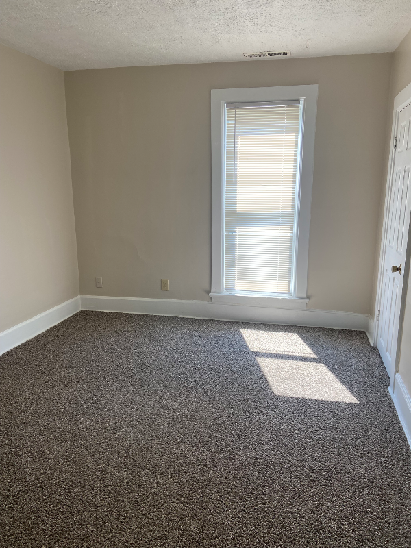 130 Garfield Ave - Photo 5 of 6