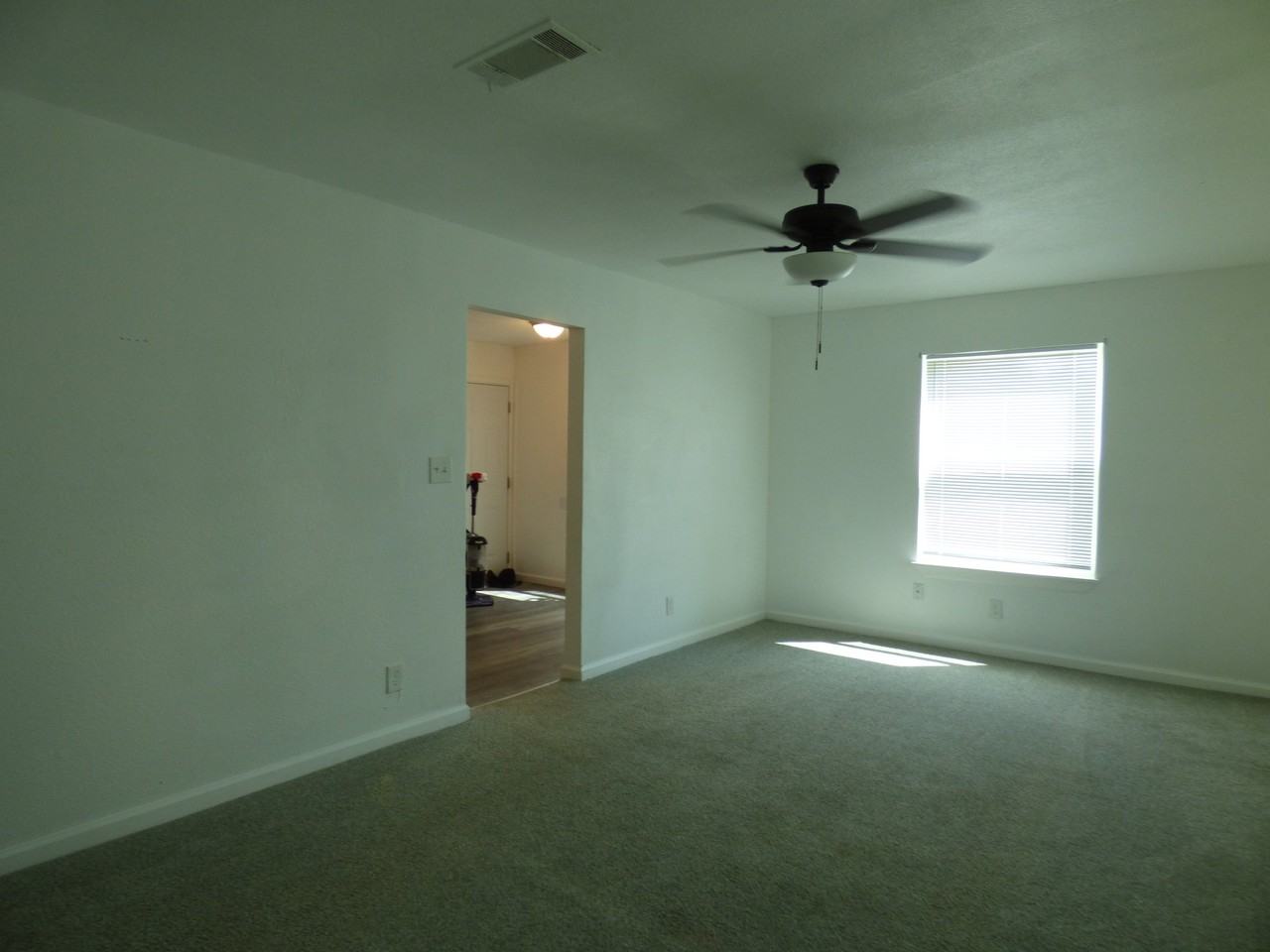 811 Texas Ave - Photo 5 of 11